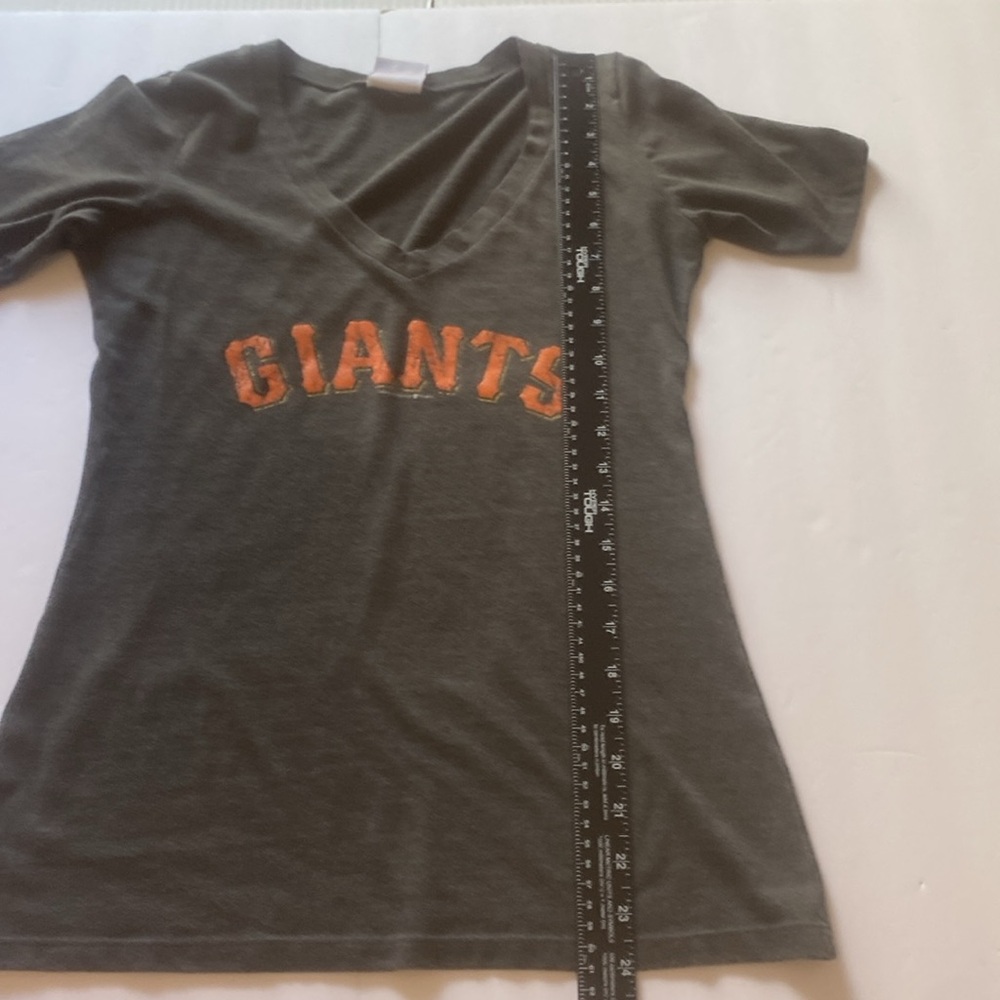 Campus Lifestyle San Francisco Giants V-Neck T-Shirt - Picture 5 of 6